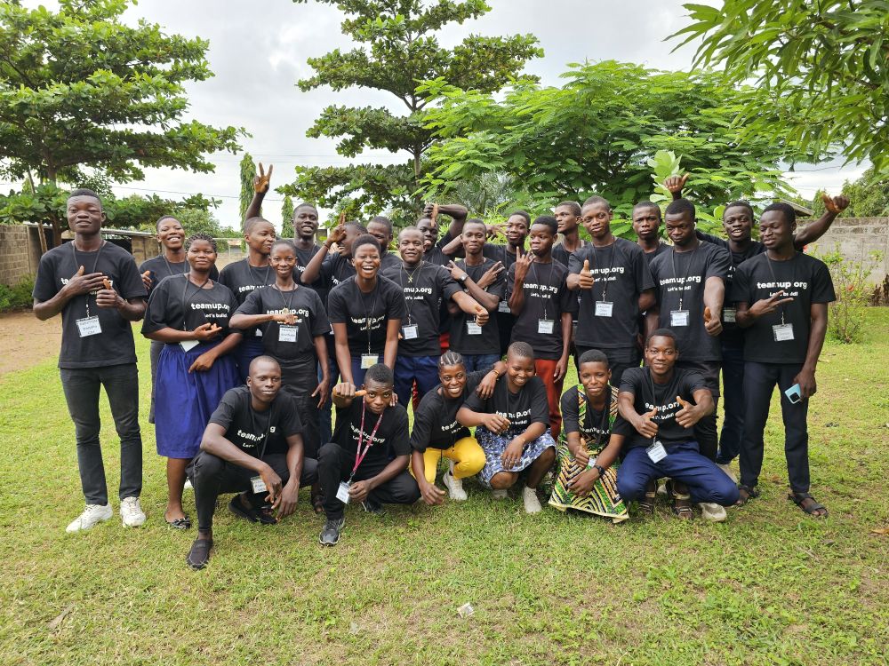 The full cohort, standing and kneeling for the group photo